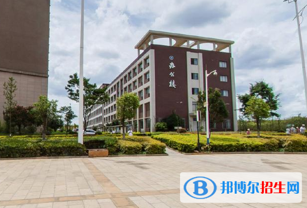 云南的衛(wèi)校報(bào)名多少錢