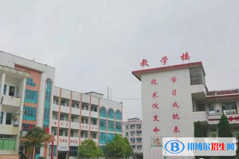 丹寨民族職業(yè)技術(shù)學(xué)校1