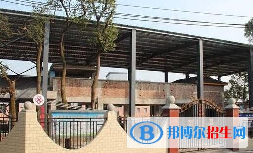 重慶工商學(xué)校2020年報名條件、招生要求、招生對象
