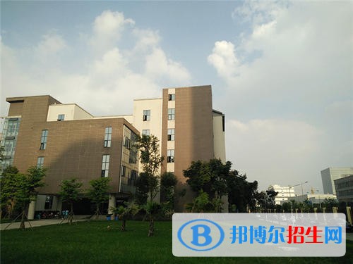 東興區(qū)東方科技職業(yè)技術(shù)學(xué)校2020年報(bào)名條件、招生要求、招生對(duì)象