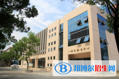 江西現(xiàn)代技師學(xué)院2020年報(bào)名條件、招生要求、招生對象