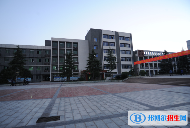 重慶九龍坡職業(yè)教育中心2020年報(bào)名條件、招生要求、招生對象