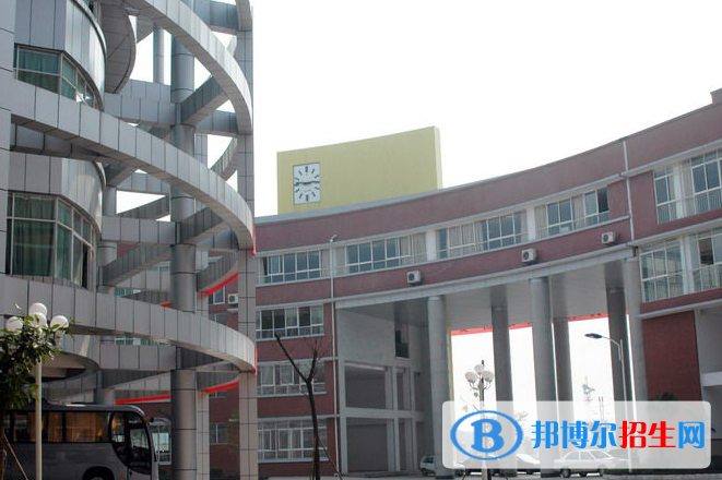 重慶龍門浩職業(yè)中學校怎么樣、好不好