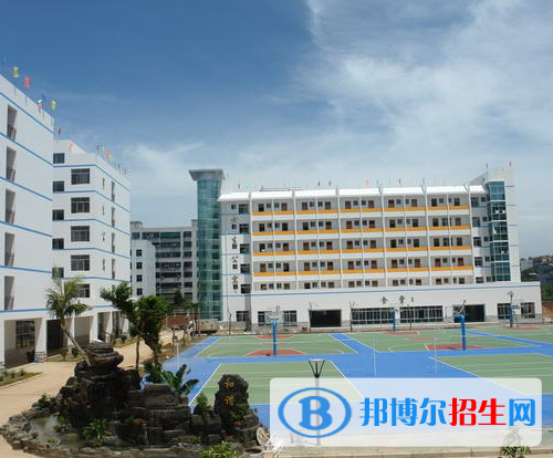 重慶萬(wàn)州三峽服裝藝術(shù)學(xué)校2020年報(bào)名條件、招生要求、招生對(duì)象