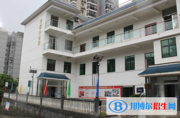湖北東風(fēng)汽車(chē)技師學(xué)院1