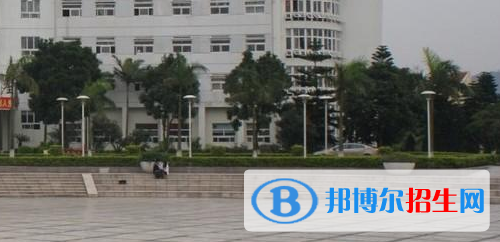 重慶商務(wù)高級技工學(xué)校2020年報名條件、招生要求、招生對象