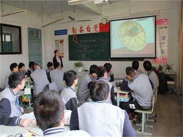 江陰華姿中等專業(yè)學(xué)校2020年報(bào)名條件、招生要求、招生對(duì)象