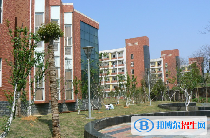 江西2020年鐵路學(xué)校中專升大?？际裁? width=