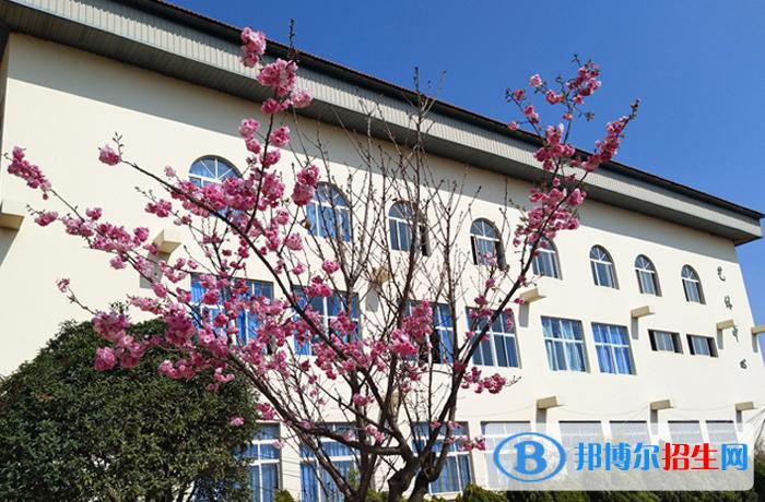 威信縣職業(yè)高級(jí)中學(xué)2020年招生辦聯(lián)系電話