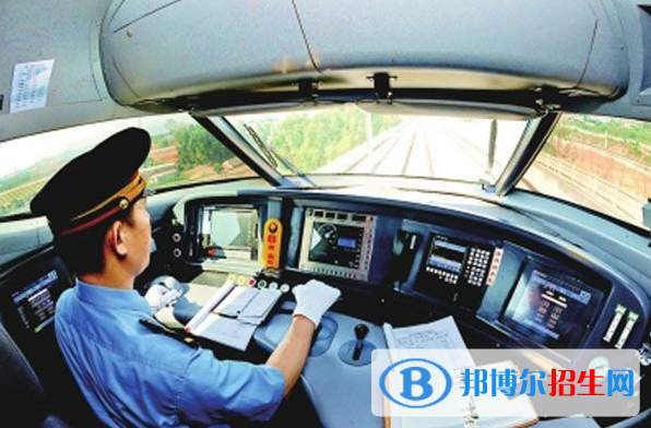 湖北2020年男生學(xué)什么鐵路學(xué)校好