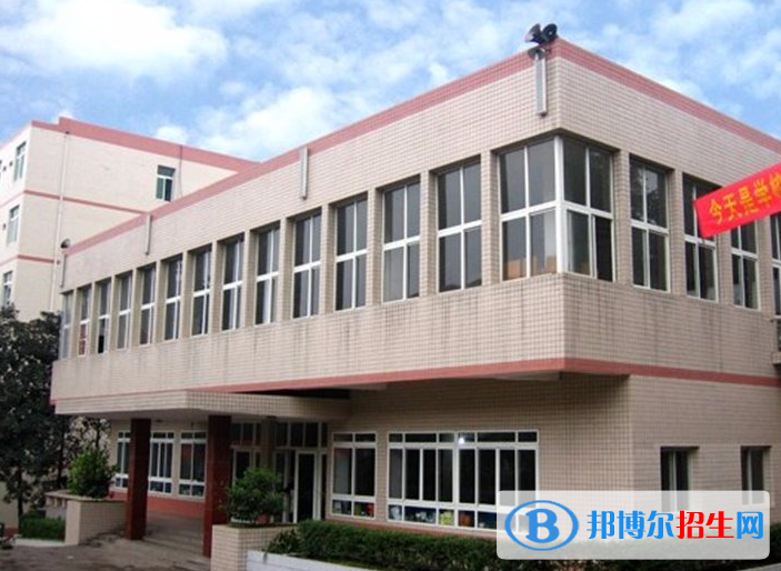 重慶鐵路運(yùn)輸高級(jí)技工學(xué)校怎么樣、好不好