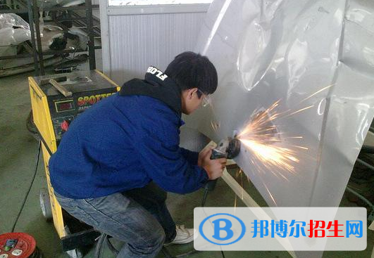 廣東2020年女生讀汽修學(xué)校學(xué)什么好