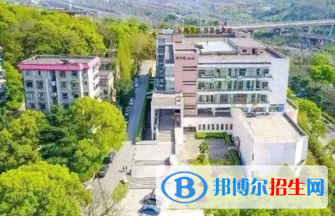 湖南2020年鐵路學(xué)校和中專(zhuān)有哪些區(qū)別