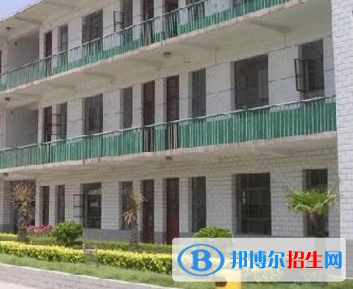 新鄉(xiāng)衛(wèi)生學(xué)校2021年報(bào)名條件、招生對(duì)象