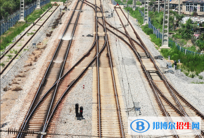 湖北2020年鐵路學(xué)校中專升大?？际裁? width=