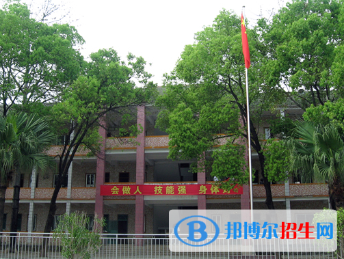 廣東2020年讀汽修學(xué)校多少錢