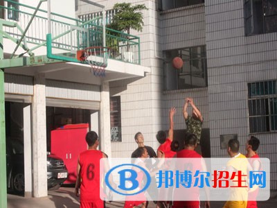 新平縣職業(yè)高級中學2020年學費、收費多少