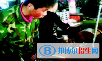 天水岷山技工學(xué)校2020年學(xué)費(fèi)、收費(fèi)多少