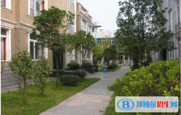 貴陽市航洋動漫職業(yè)學校2020年招生辦聯(lián)系電話