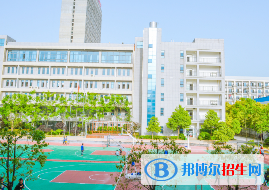 長(zhǎng)沙2020年女生適合鐵路學(xué)校嗎