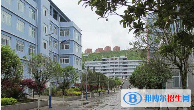 貴州盤(pán)州職業(yè)技術(shù)學(xué)校2020年招生辦聯(lián)系電話(huà)