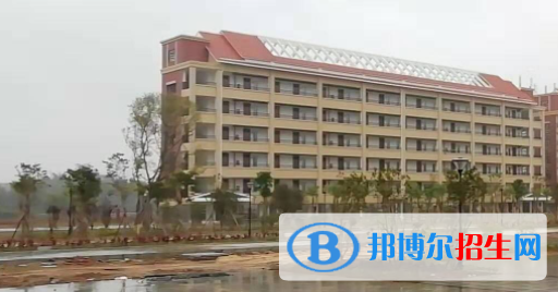 欽州技工學(xué)校2020年報(bào)名條件、招生要求、招生對(duì)象
