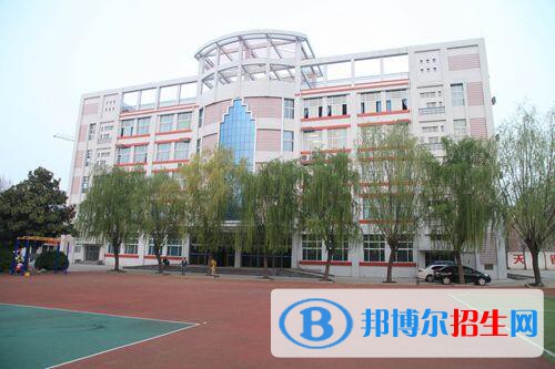 漯河第一中等專業(yè)學校2021年招生辦聯(lián)系電話