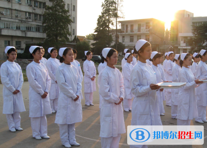 宜昌衛(wèi)生學(xué)校2020年報名條件、招生要求、招生對象