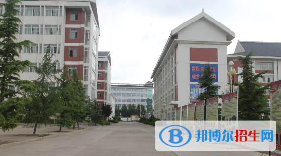 平?jīng)隼砉ぶ械葘I(yè)學(xué)校2020年報名條件、招生要求、招生對象