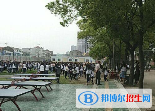 鐘祥高級技工學(xué)校2020年報名條件、招生要求、招生對象