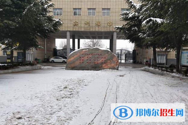 河南洛陽(yáng)經(jīng)濟(jì)學(xué)校2021年招生辦聯(lián)系電話(huà)
