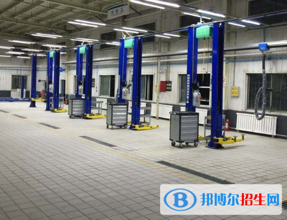 重慶2022年汽修學校適合女生學嗎