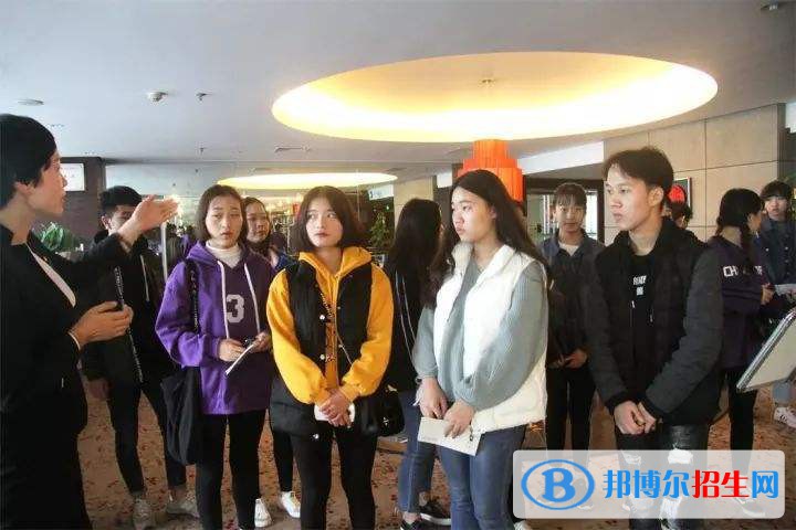 洛陽(yáng)旅游學(xué)校2021年招生辦聯(lián)系電話(huà)