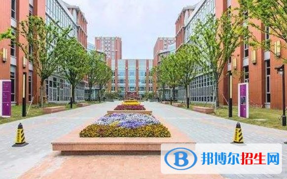 美國費爾蒙特高中