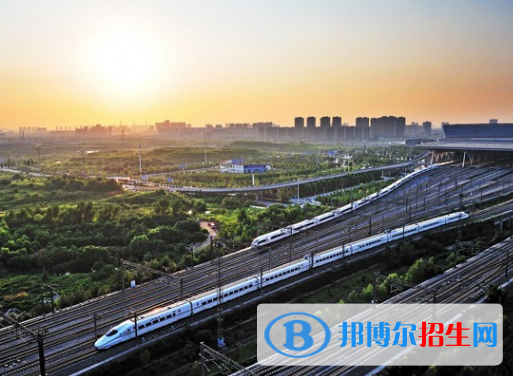 長沙2020年鐵路學(xué)校和中專有哪些區(qū)別