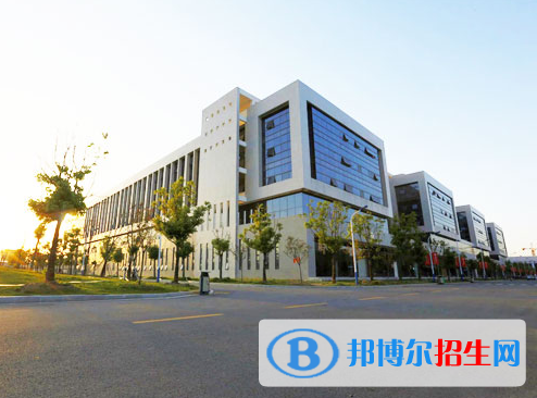 阜陽(yáng)醫(yī)藥管理學(xué)校2020年招生辦聯(lián)系電話(huà)