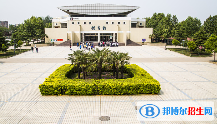 鄭州鄭中國際學(xué)校2020年報名條件、招生要求、招生對象