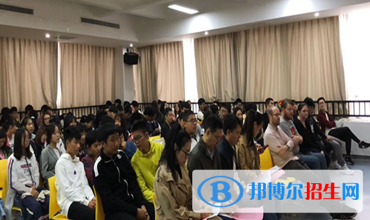 鄭州中澳學(xué)校學(xué)校2020年招生辦聯(lián)系電話(huà)