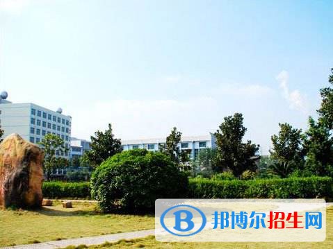 鄭州科技中等專業(yè)學校2021年報名條件、招生要求、招生對象