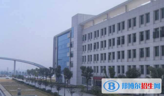 襄陽(yáng)汽車(chē)職業(yè)技術(shù)學(xué)院4