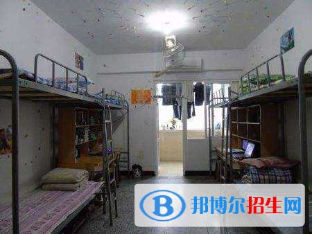 南樂(lè)縣職業(yè)中等專(zhuān)業(yè)學(xué)校2021年宿舍條件