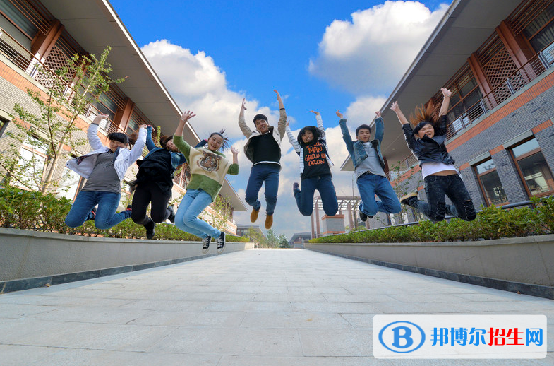 杭州萬向職業(yè)技術(shù)學(xué)院2020年報名條件、招生要求、招生對象