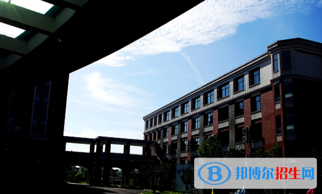 杭州英特外國(guó)語(yǔ)學(xué)校2020年招生辦聯(lián)系電話(huà)
