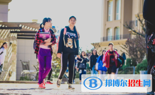 大連美國(guó)國(guó)際學(xué)校初中部2020年招生辦聯(lián)系電話