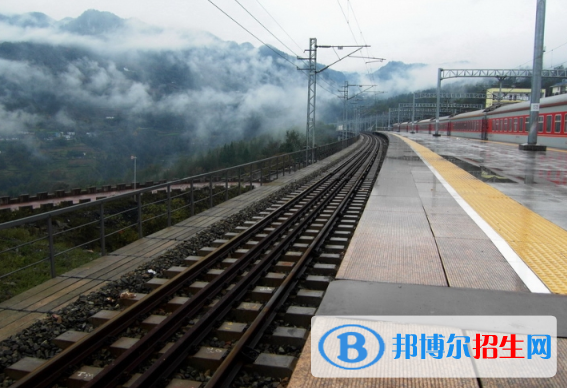 襄陽(yáng)2020年中專(zhuān)學(xué)鐵路學(xué)校有前途嗎