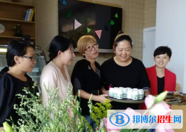昆明呈貢青苗國際雙語學(xué)校初中部2020年招生辦聯(lián)系電話