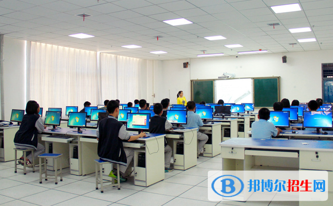 河南師大附中雙語國際學(xué)校初中部2020年招生辦聯(lián)系電話
