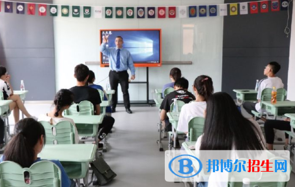 愛博倫國際公學(xué)初中部2020年招生計劃