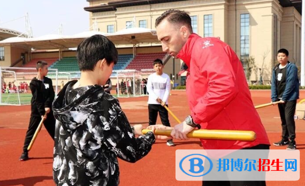 愛博倫國際公學(xué)初中部2020年報名條件、招生要求、招生對象