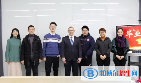 愛博倫國際公學(xué)初中部2020年招生辦聯(lián)系電話